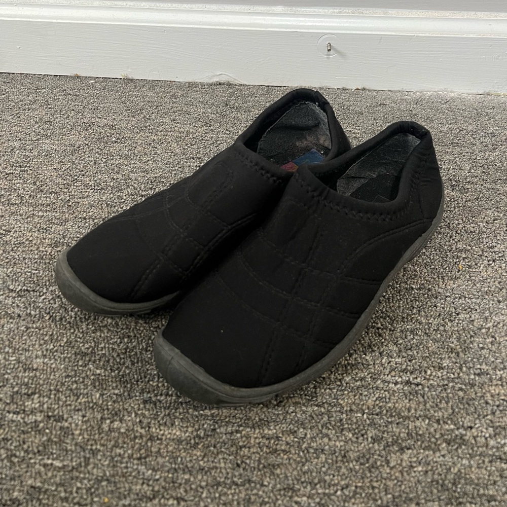 Gliders Black Slip On Sneakers Size 6 US